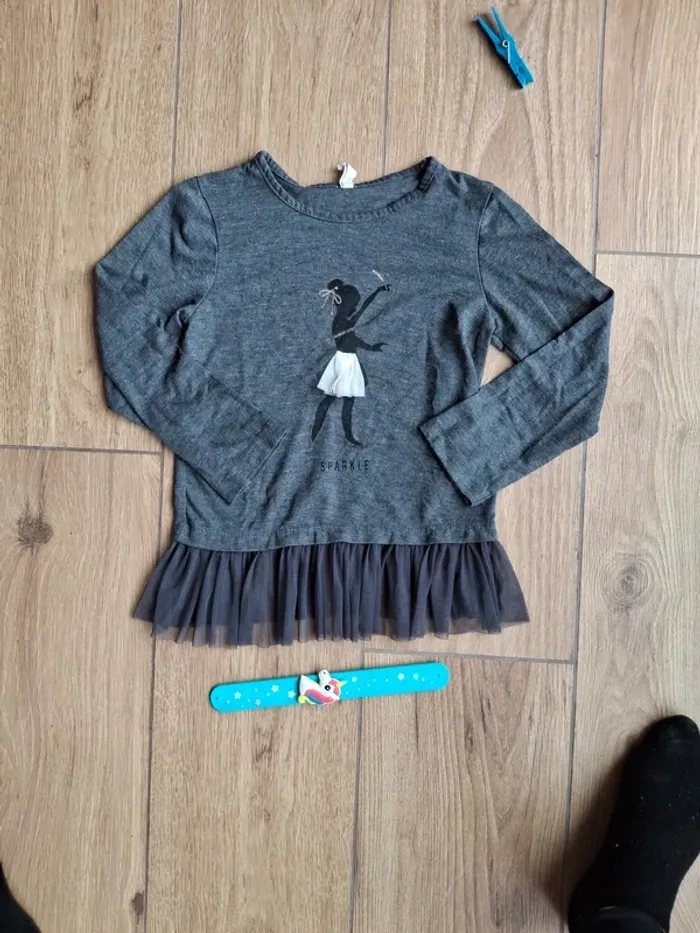 T-shirt manches longues young dimension 6 ans très bon état - photo numéro 2