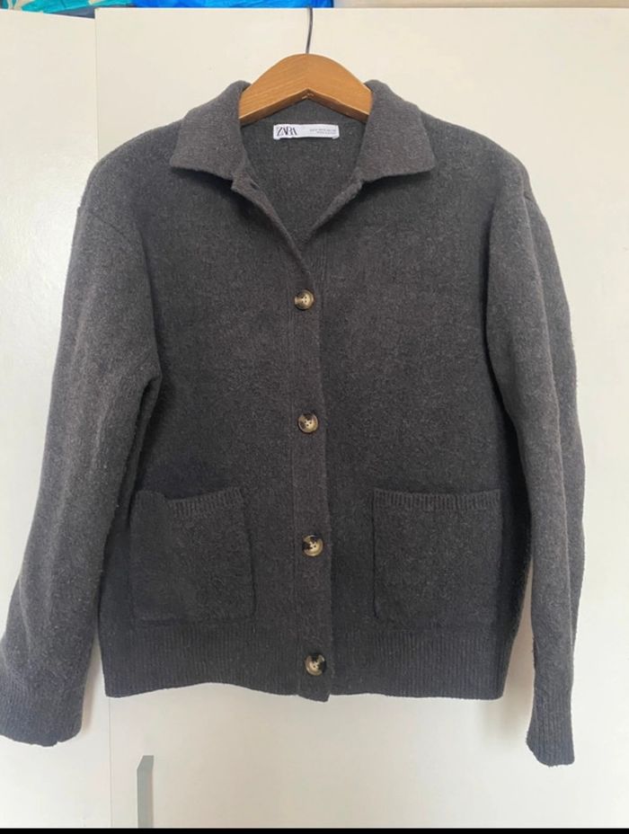 Gilet gris à boutons