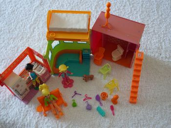 Lot n°1 Polly Pocket : 1 Maison + 3 poupées + accessoires