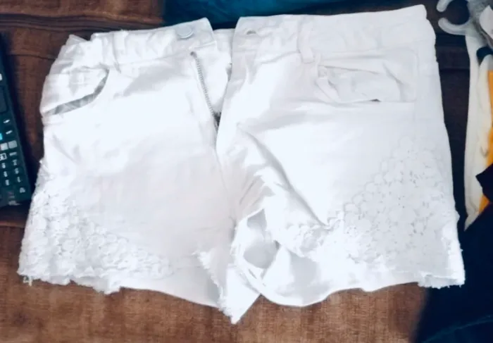# très joli short blanc Zara dentelle, taille 36#
