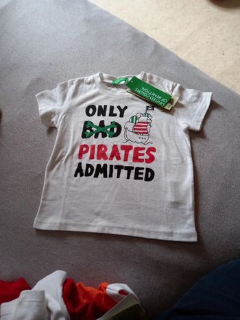 Tee-shirt neuf grand 6 9 mois benetton