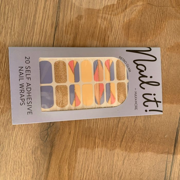 Adhésif pour ongles