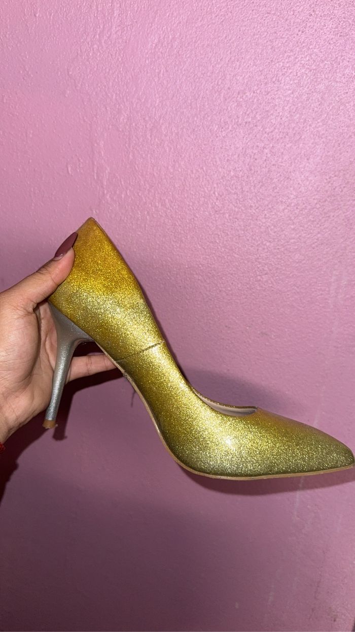 Escarpin doré