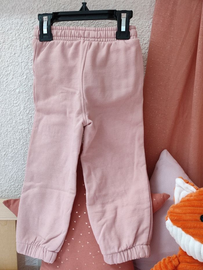 Pantalon jogging - Polaire à l'intérieur - Rose pâle avec cœur - 23 mois - Très bon état - Orchestra - photo numéro 4