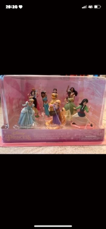 Lot de figurines Disney neuf
