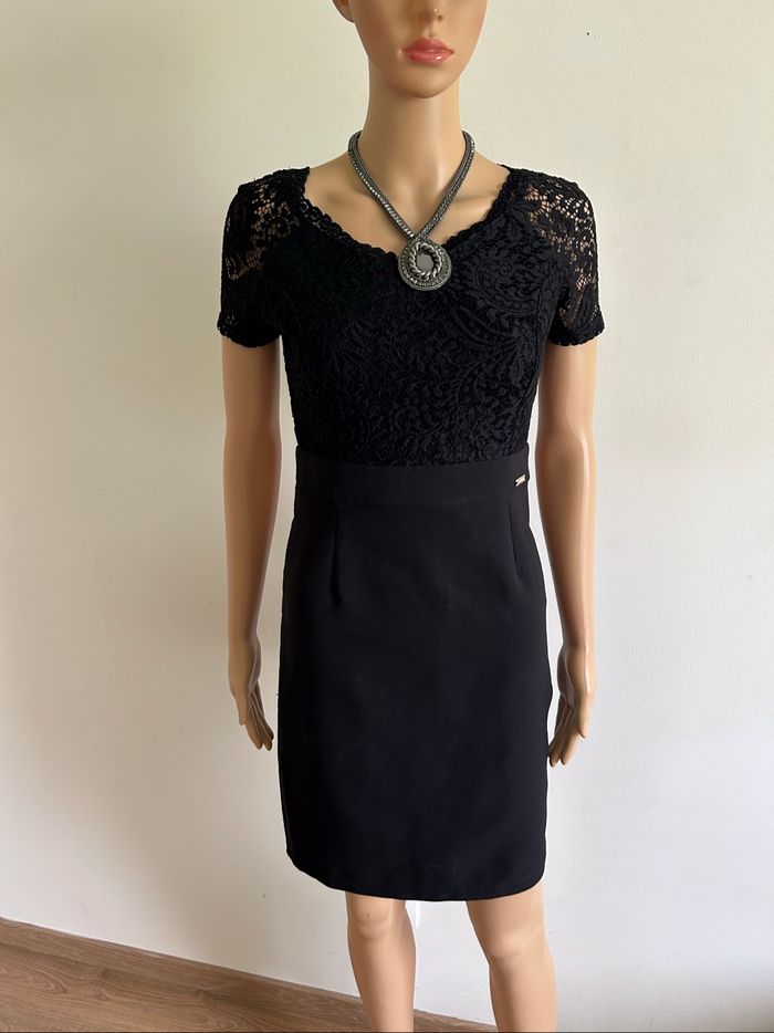 Robe noire avec dentelle Sandrom taille 36 TBE
