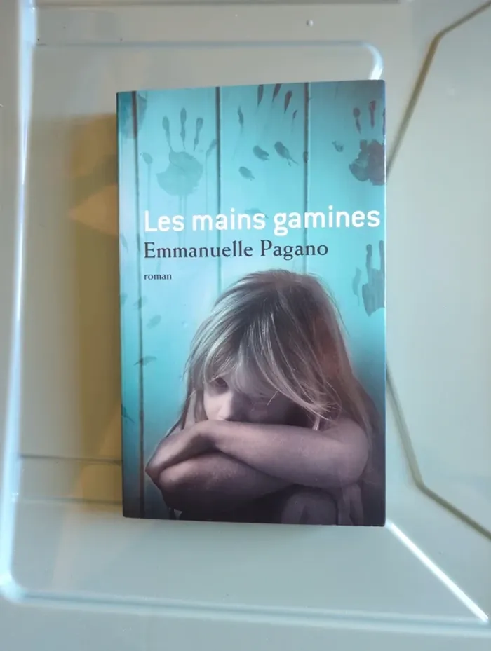 Les mains gamines de Emmanuelle Pagano