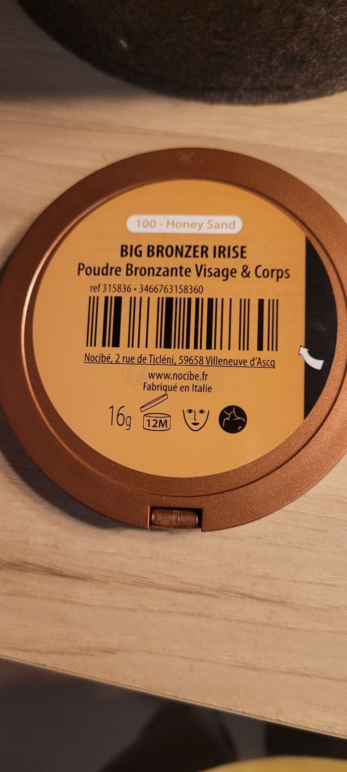 Poudre bronzante honey sand.