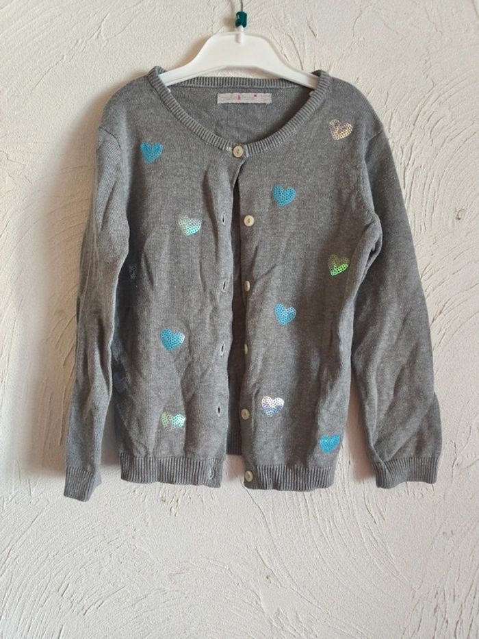 Gilet gris avec coeur