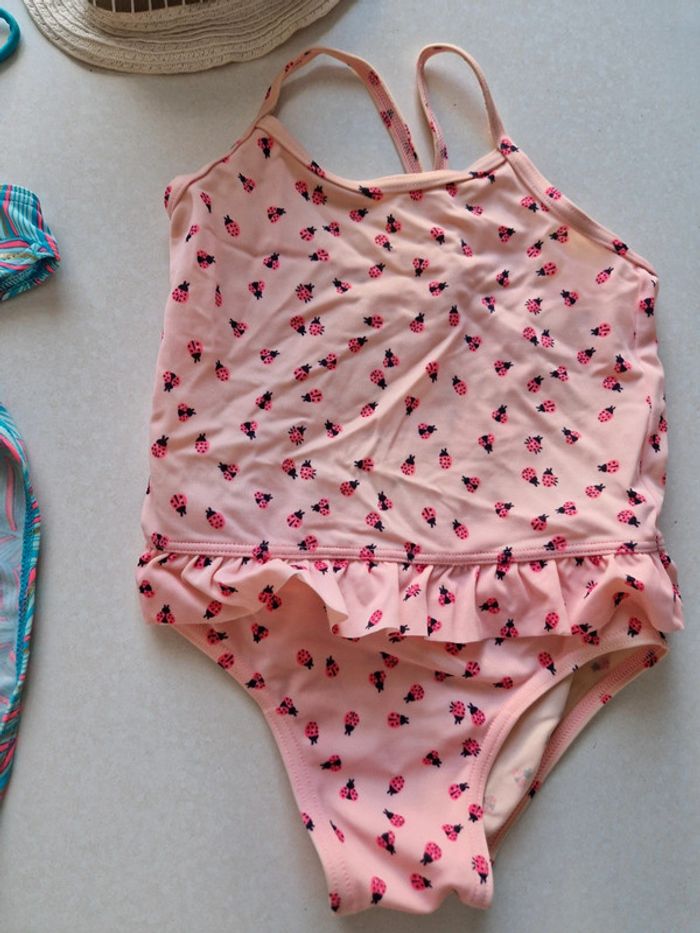 Lot 2 maillots de bain 1 chapeau été 4 ans - photo numéro 3