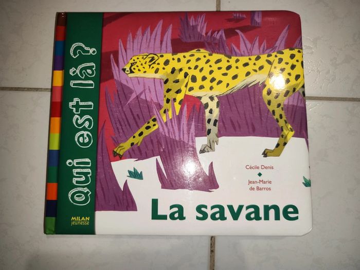 Livre qui est là sur la savane