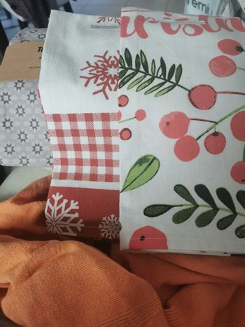 Lot de 3 torchons de Noel neufs sympa