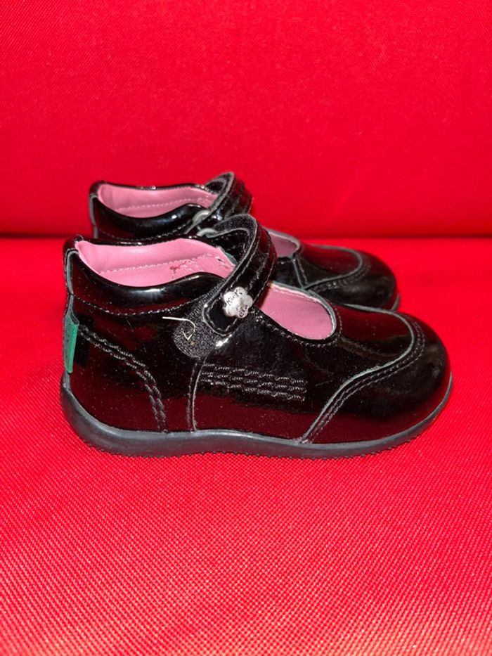 Chaussures bébé fille Kickers 20 noires vernis