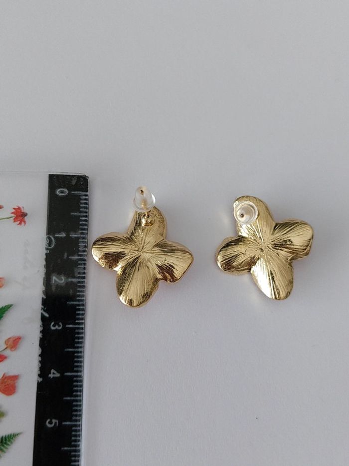 Boucles d'oreilles à clou - hibiscus rose nacrées - acier inoxydable 🌸 - photo numéro 3