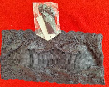 NEUF ! TOP BANDEAU EN DENTELLES NOIRES- TAILLE S