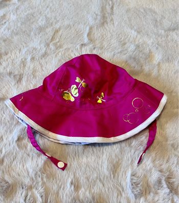 Jolie chapeau taille 47 rose motif doré soit 6/12 mois