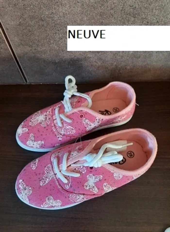 Chaussures fille NEUVES 28