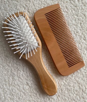 Lot brosse et peigne en bois Aroma Zone