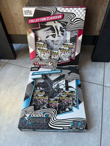 Carte Pokémon coffret classeur flamme blanche foudre noire écarlate et violet Noir et blanc neuf