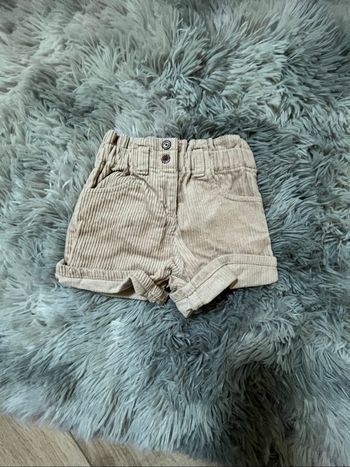 Petit short en velour beige 9m