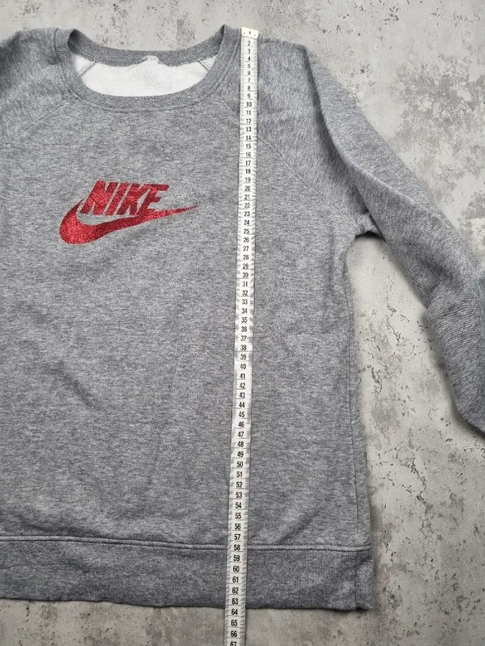 Sweat gris Nike logo rouge – Taille M Femme (mesures en photos) - photo numéro 6