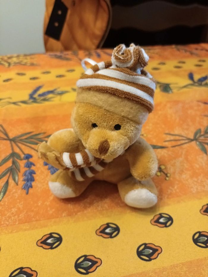 Peluche ours avec bonnet et echarpe