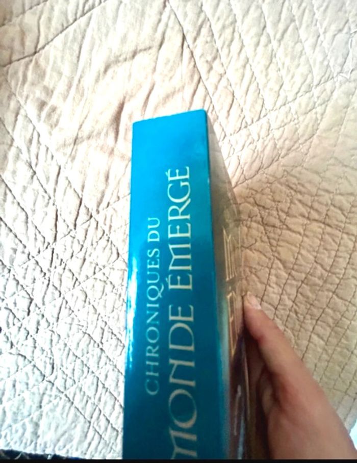 Livre Chronique du monde émergé tome 1 - photo numéro 2