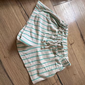 Short fille