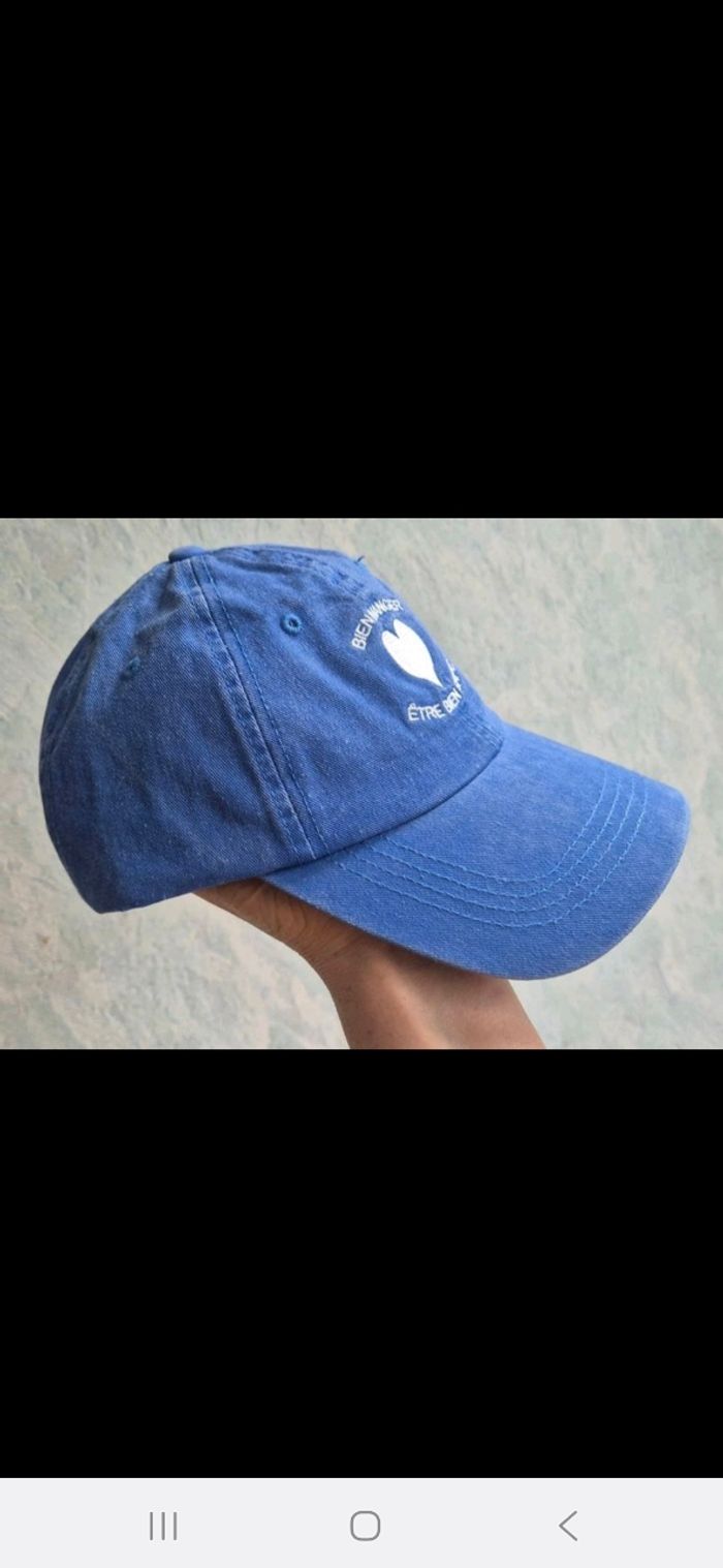 Casquette bleue elise chalmin