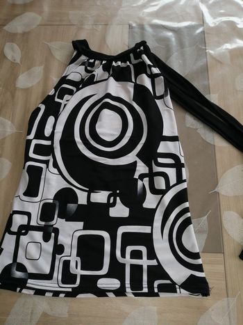 Haut fluide noir et blanc