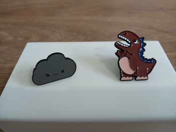 🦖🌧️ Lot 7 – pins Dinosaure & nuage gris