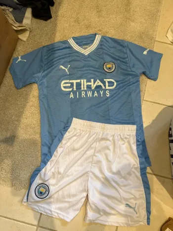 Ensemble de sport short et maillot garçon
