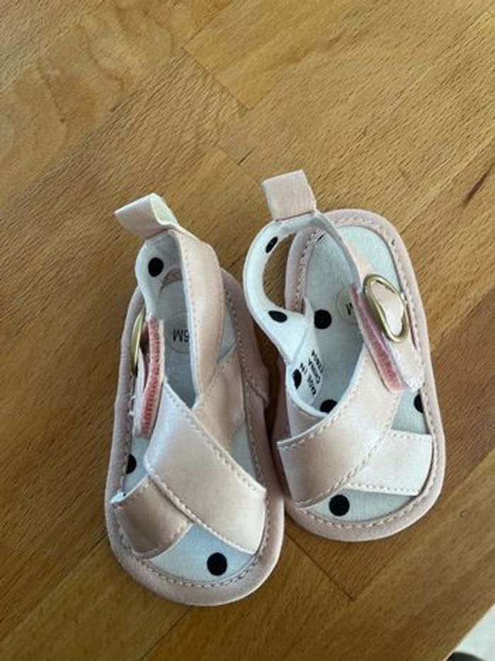 Sandales neuves 3/6mois - photo numéro 2