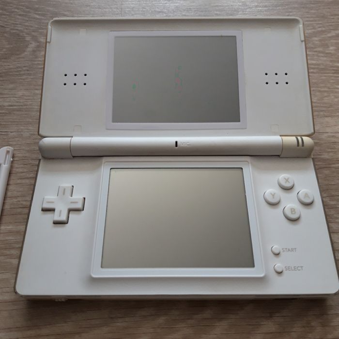 Console Nintendo DS Lite blanche avec stylet + chargeur - photo numéro 2