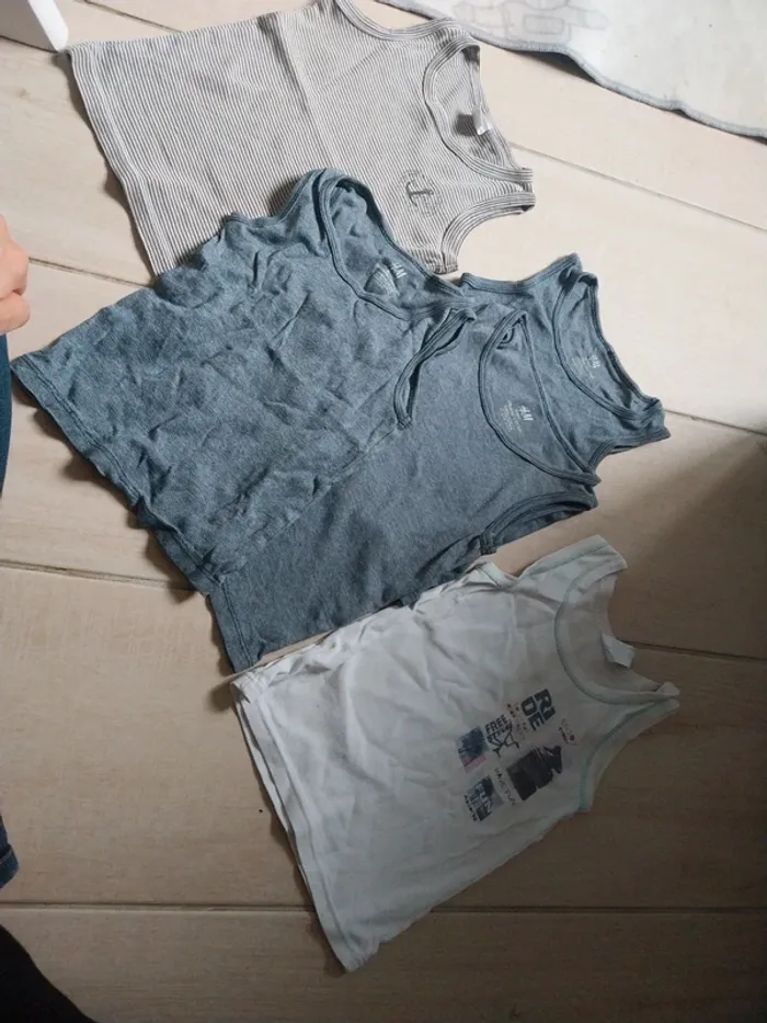 Lot de 5 maillot de corp sans manche 4 ans