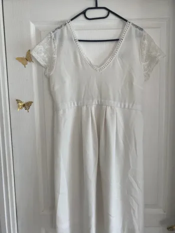 Robe blanche en dentelle
