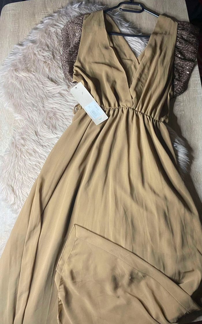 Robe cocktail marron clair / beige Sequin sur les manches Taille S / 36 Neuf avec étiquette - photo numéro 2