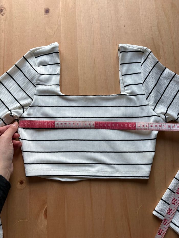 Crop top rayé blanc/noir – XS – très bon état – style décontracté - photo numéro 9