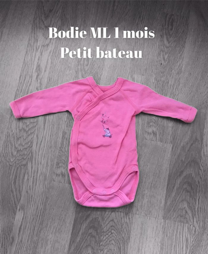Bodie 1 mois petit bateau