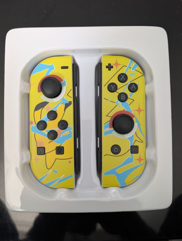Manettes pikachu switch neuves