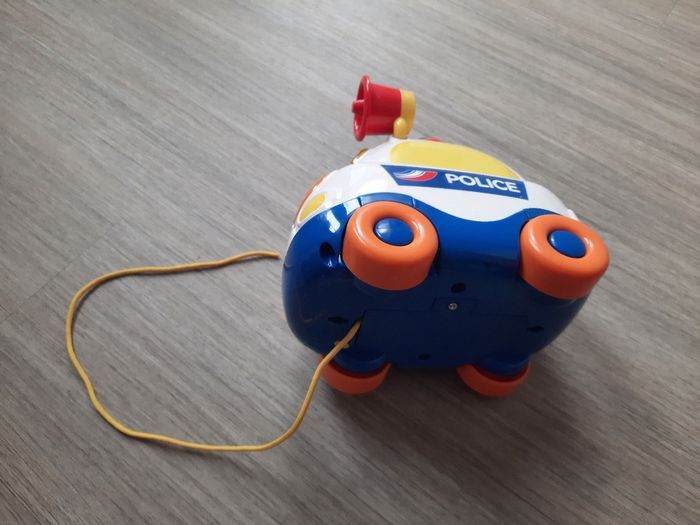 Voiture de police à tirer - photo numéro 4