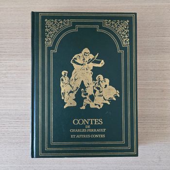 Livre Contes De Charles Perrault et Autres Contes