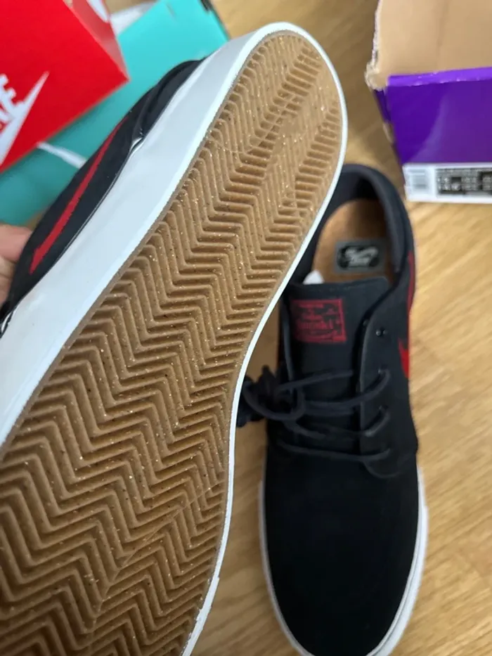 Basket 47,5 Nike SB noir et rouge - photo numéro 16
