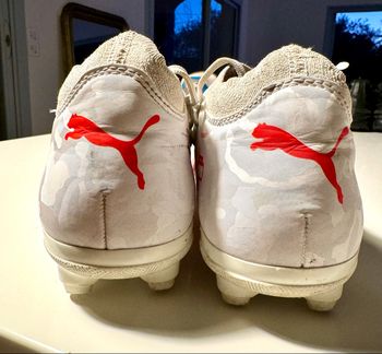 Chaussures foot crampons puma Future P:33