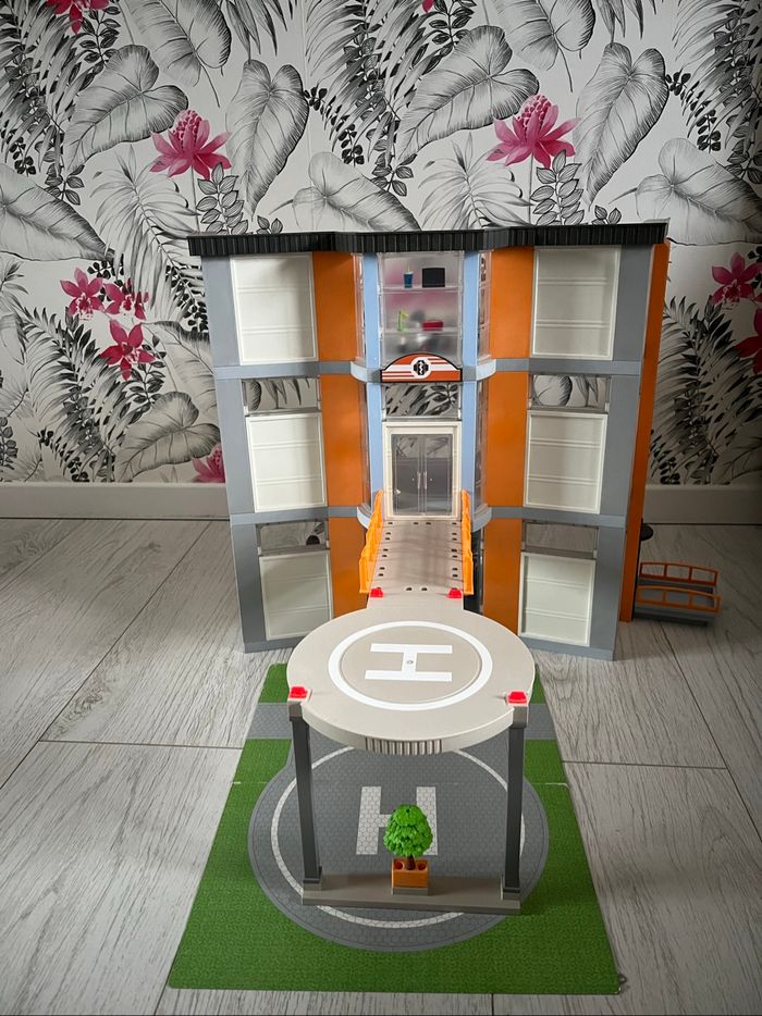 Playmobil hôpital 3 niveaux complet - photo numéro 2