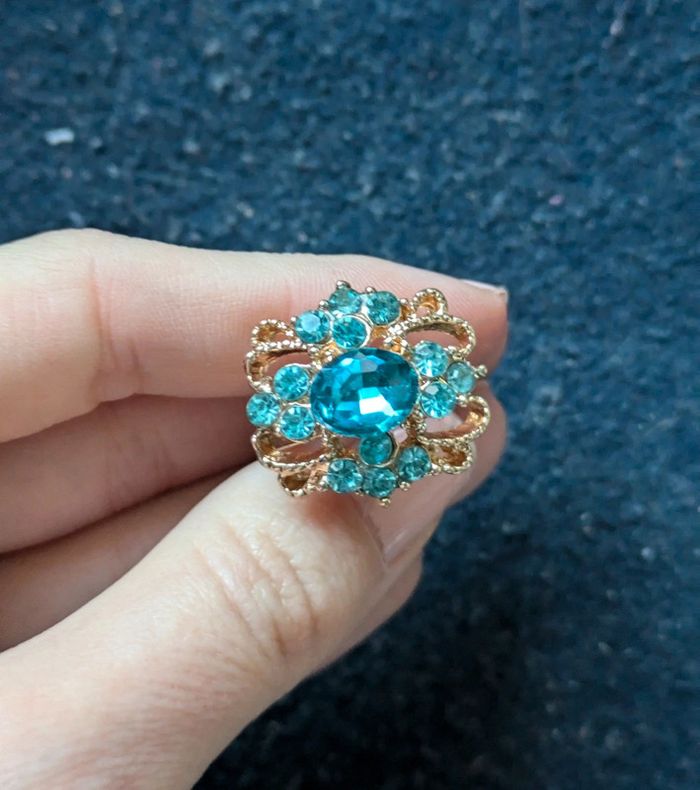 Bague fantaisie a strass - photo numéro 2