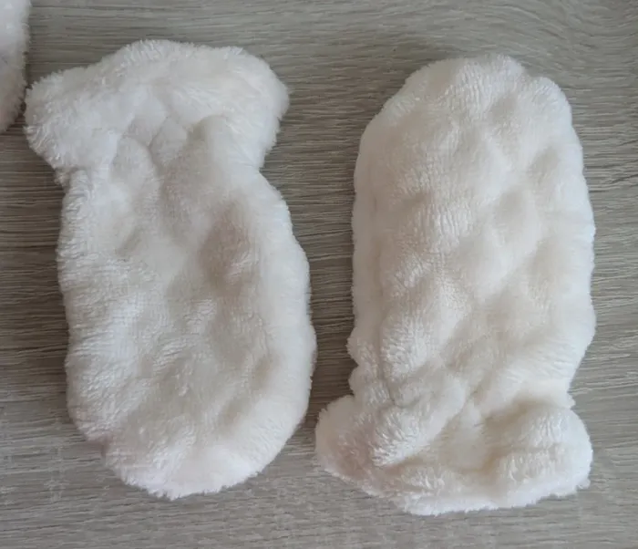 Set hiver Bonnet-Echarpe-Moufles TBE - photo numéro 4