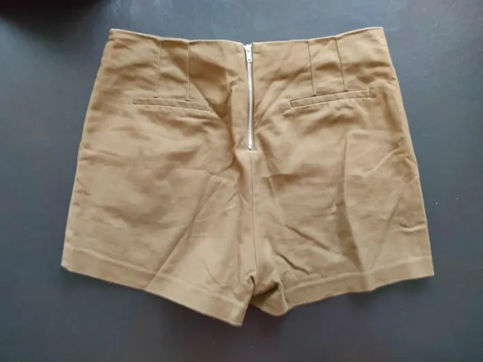 Short kaki - photo numéro 2