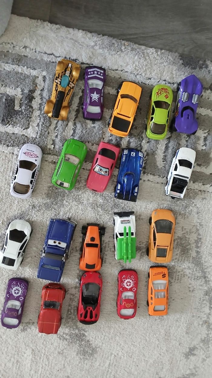 Lot de 20 petites voitures