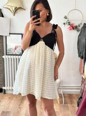 Robe noire et blanc cassé taille 38